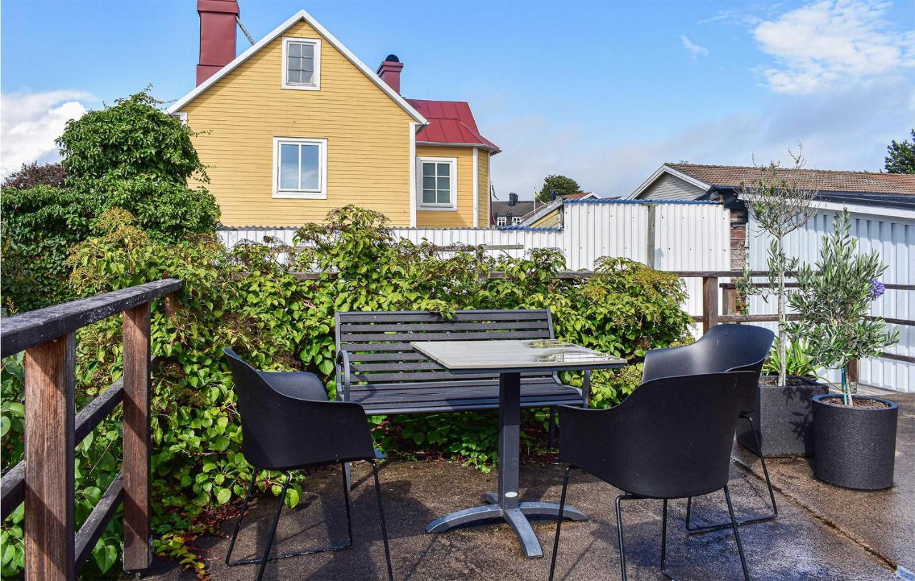 Cozy Home In Karlskrona With Kitchen Extérieur photo
